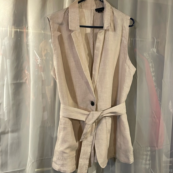 Tahari Jackets & Blazers - NWT Linen Tahari Sleeveless Belted Vest  (H.P🎉)